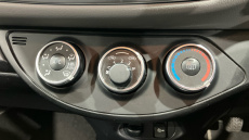 Toyota Yaris 1.33 VVT-i Icon 5dr Petrol Hatchback